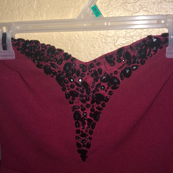 Strapless maroon flare shirt - Picture 2 of 4